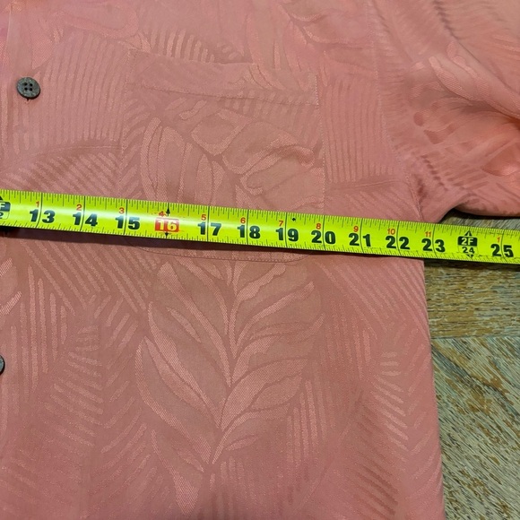 Tommy Bahama Medium Coral Floral Leaf Shape Pattern Hawaiian Tropical 100% Silk - Picture 6 of 9